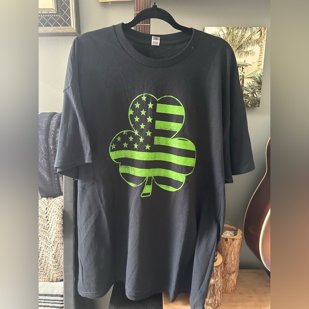 ☘️ Gildan Black Heavy Cotton Crewneck T-Shirt with Tag